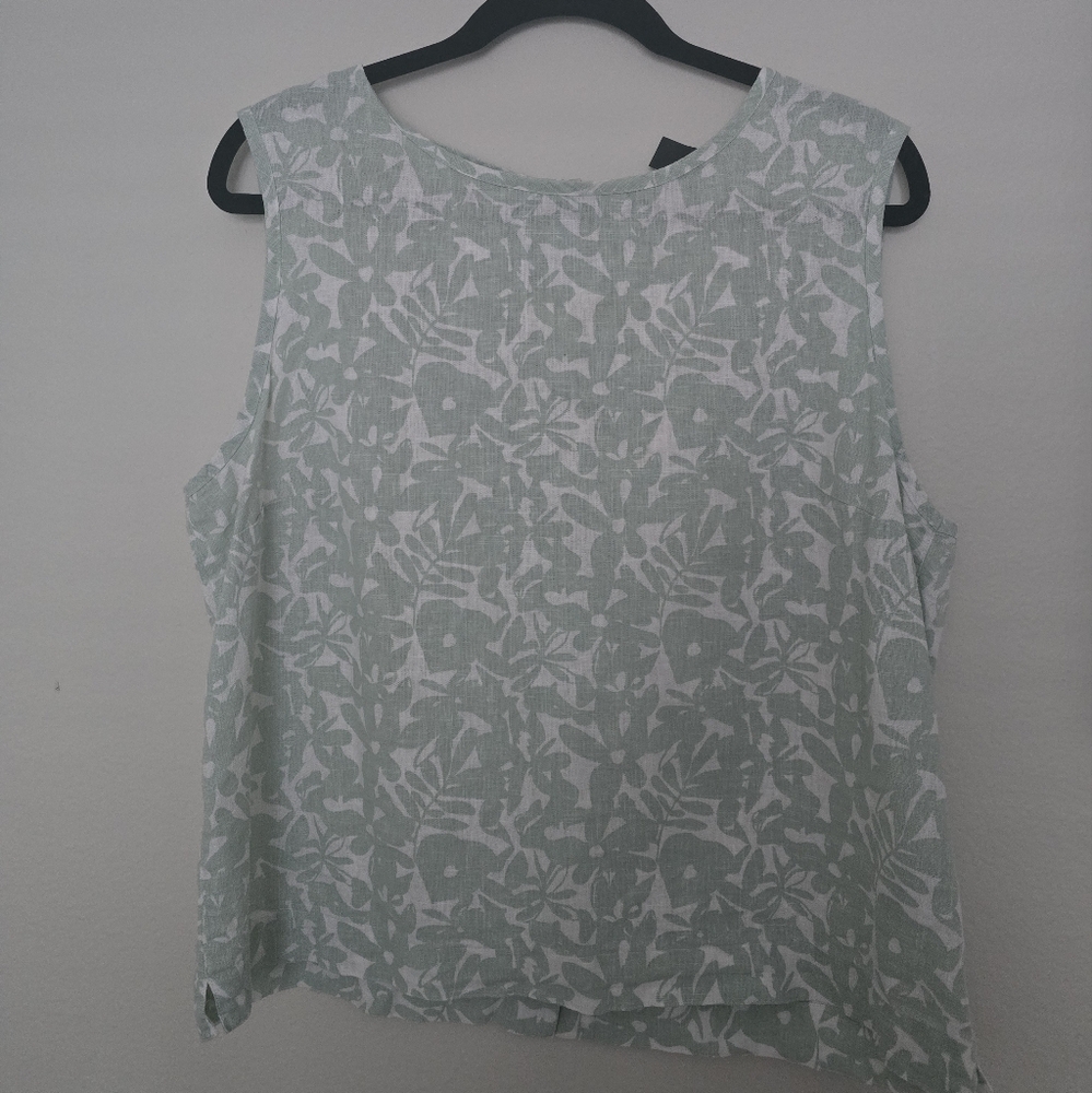 Docker's Floral Sleeveless Top in Green and White